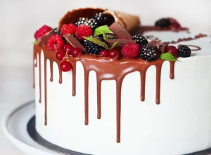 کیک تولد خامه ای