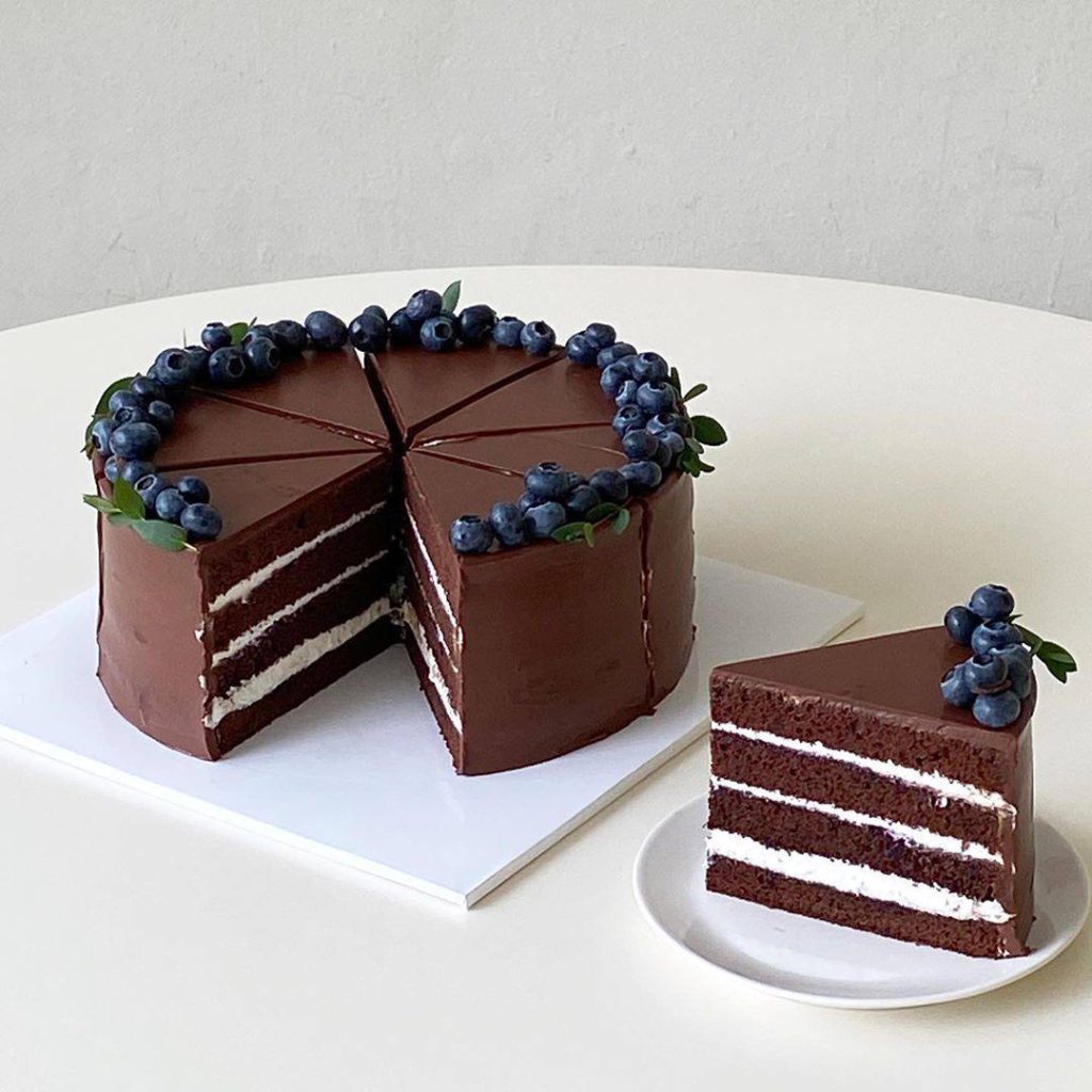 سفارش و خرید انواع کیک شکلاتی ساده و خوشمزه در شیرینی سرای فریدونکنار